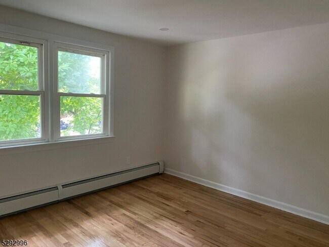 Building Photo - 536 Broughton Ave