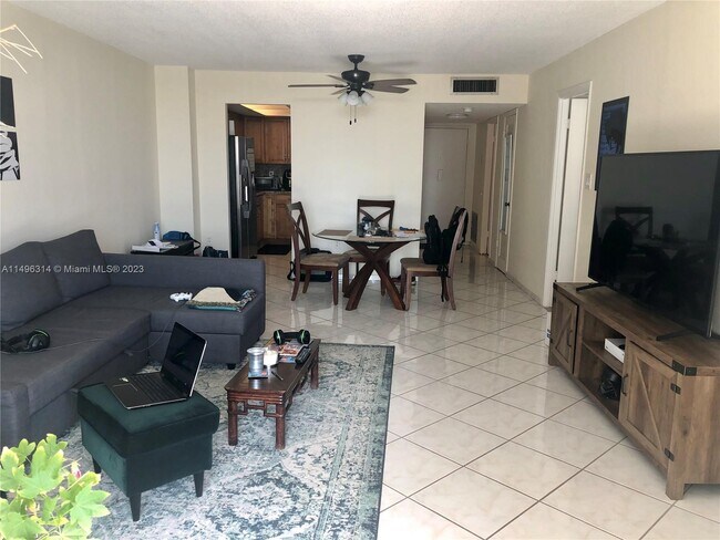 Foto del edificio - 18071 Biscayne Blvd