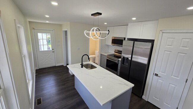 Building Photo - 33 Highland Ave