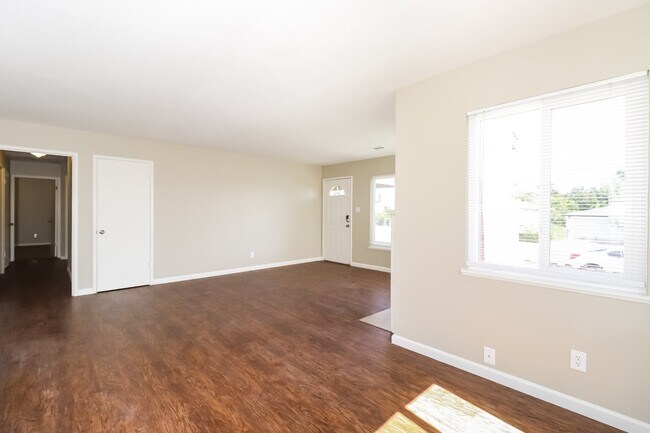 Building Photo - 513 Faria St