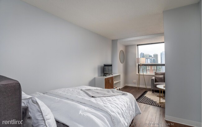 Building Photo - Studio, 1 bath Condo - 401 E Ohio St