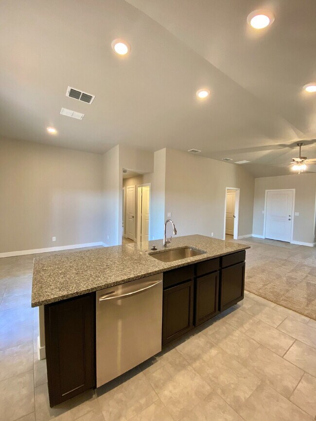Building Photo - South Lubbock! 3/2/2 in Bell Farms.