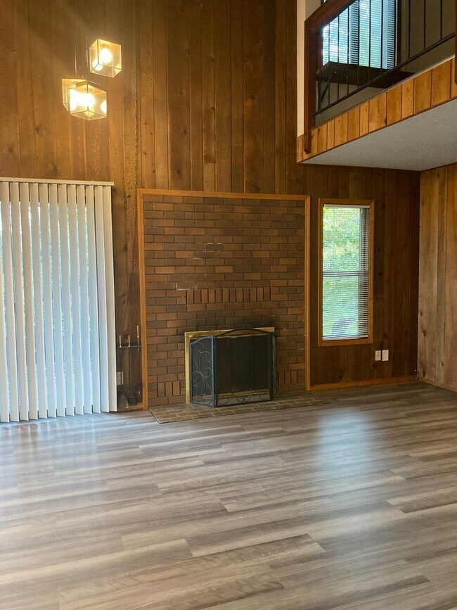 Building Photo - Chehalem Mountain Home with Fantastic Views