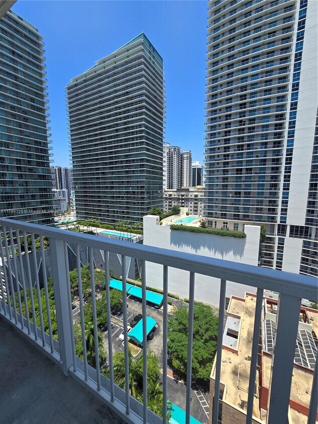 Primary Photo - 1250 S Miami Ave