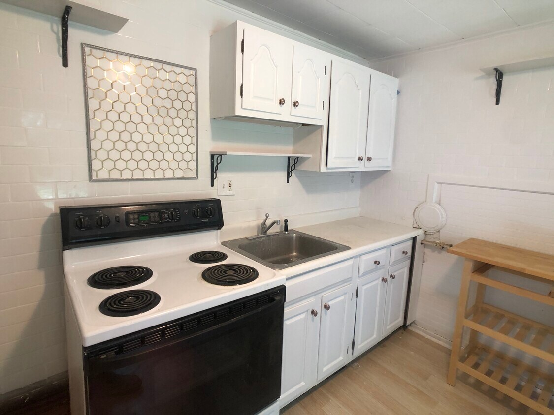 2 King St Unit 1, Littleton, MA 01460 Apartment for Rent in Littleton