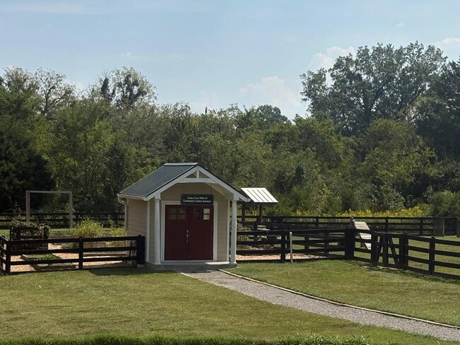 Building Photo - 2016 Cavell Ln