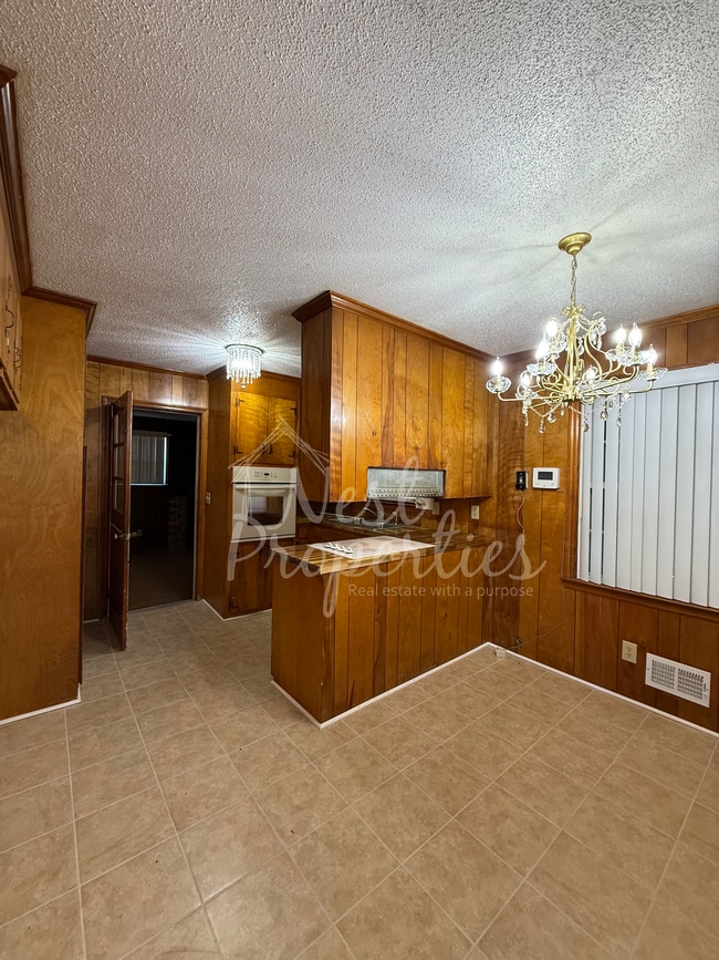 Building Photo - 3901 Pine Cone Dr