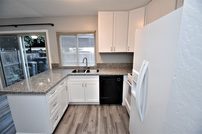 Building Photo - 8744 Woodman Way