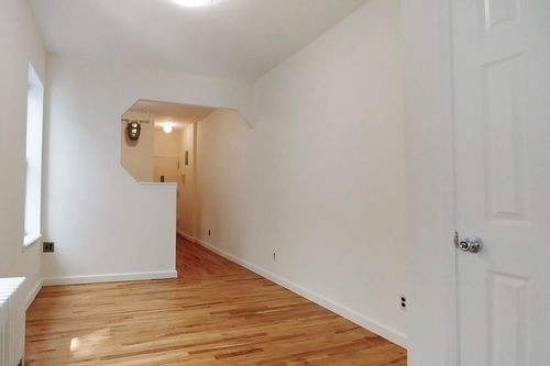Primary Photo - 328 E 66th St