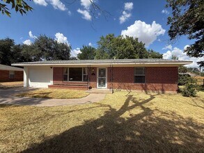 Building Photo - 18 E Zenith Ave