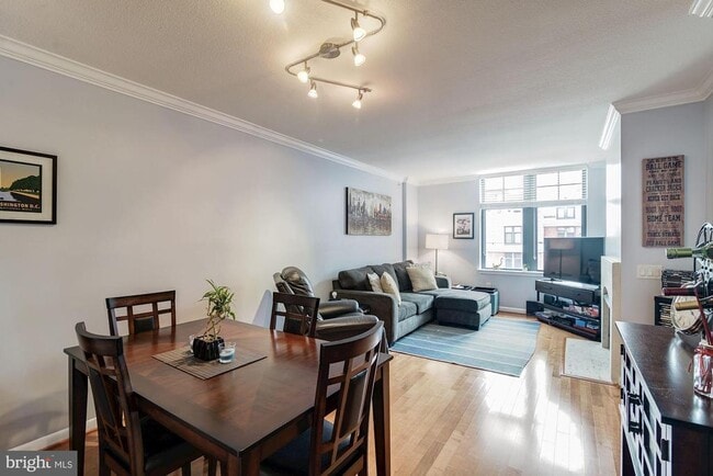 Building Photo - 1021 N Garfield St