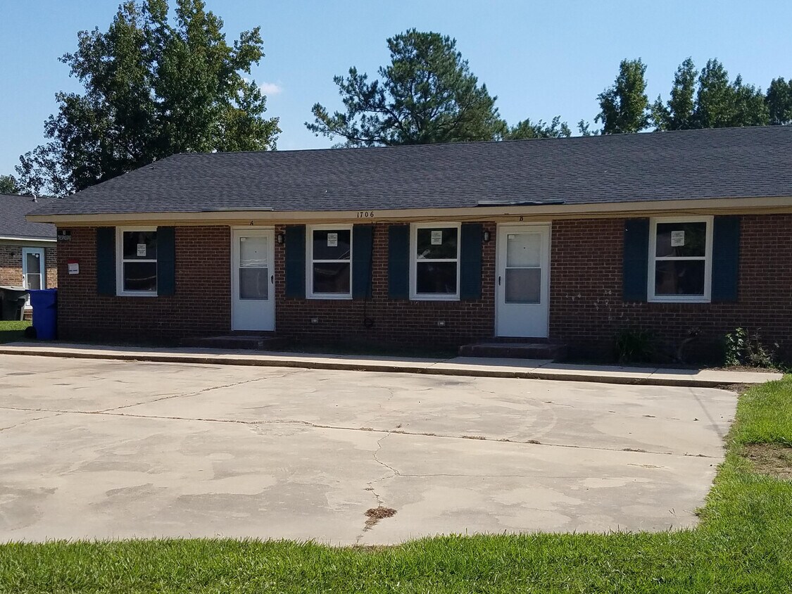 Foto principal - 1706 Snowden Dr SE