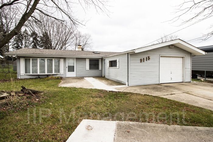 Primary Photo - Spacious and Unique 2BD Ranch Home in Nort...