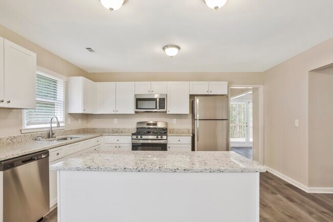 Building Photo - 431 Cricket Hill Trl