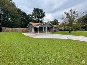 Building Photo - 20 Southern Woods Dr NE