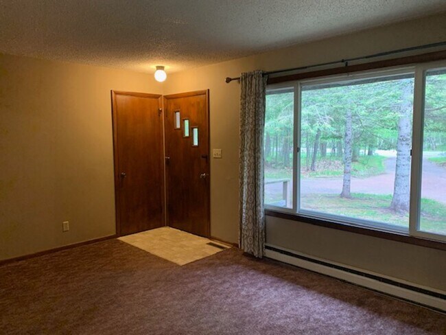 Foto del edificio - 9770-9772 Old Hwy 70 Duplex