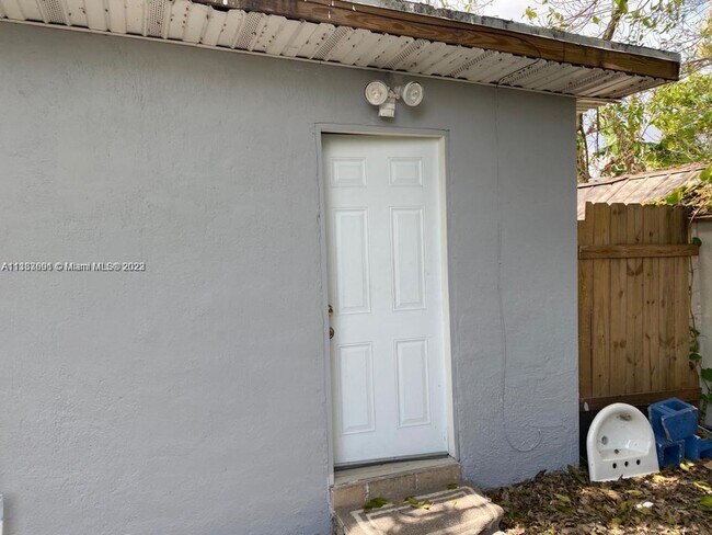 Foto del edificio - 1319 NW 68th St