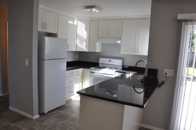 Building Photo - 734 Webster Dr