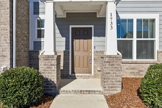 Building Photo - 1733 Frodo Wy