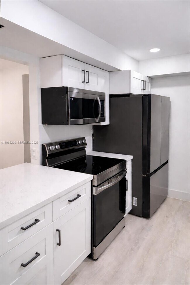 Foto del edificio - 220 Lakeview Dr