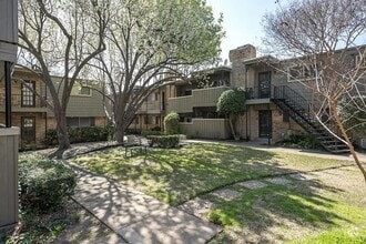 Building Photo - 7705 Meadow Park Dr