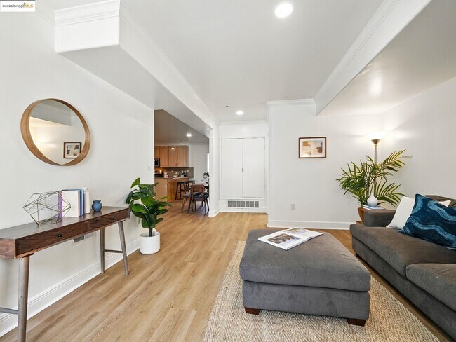 Building Photo - 1515 14th Ave