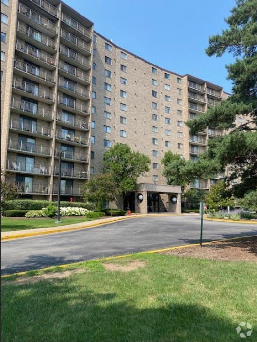 Building Photo - 6340 Americana Dr
