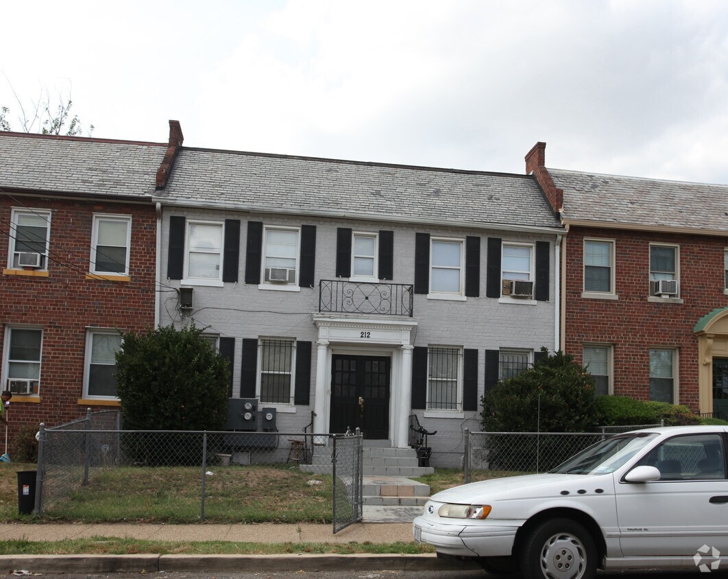 Foto del edificio - 212 36th St NE