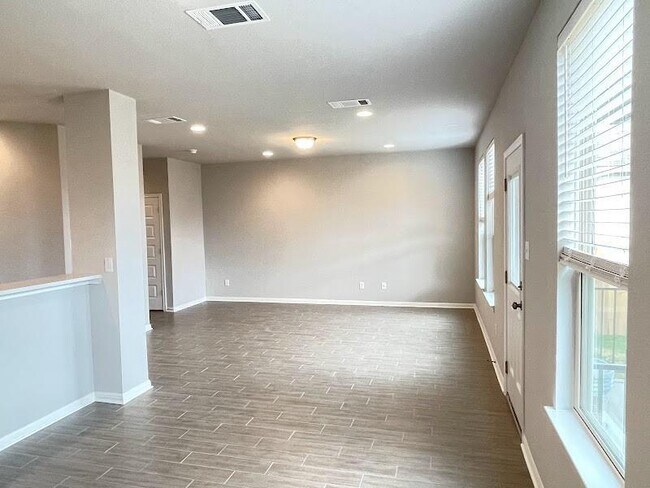Building Photo - 120 Drifter Ln