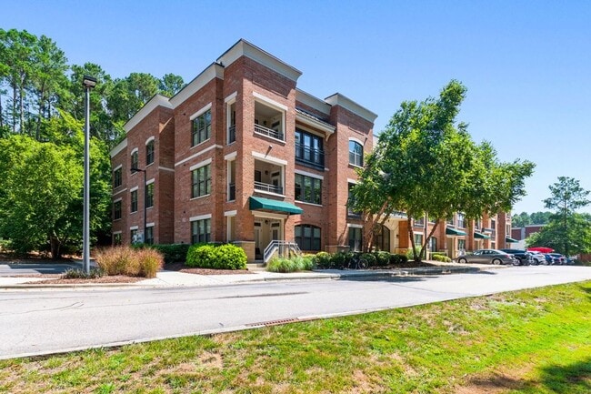Building Photo - AVAILABLE NOW! $200 off 1st month's rent!! Gorgeous 1 bedroom, 1 bath condo in The Landing at Sou...