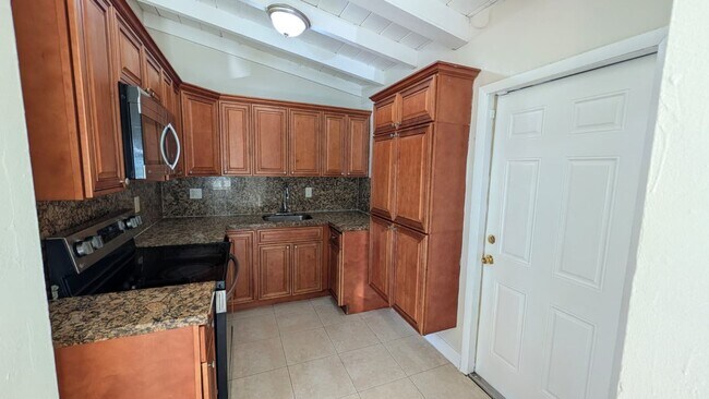 Foto del edificio - 1553 NW 15th Ave