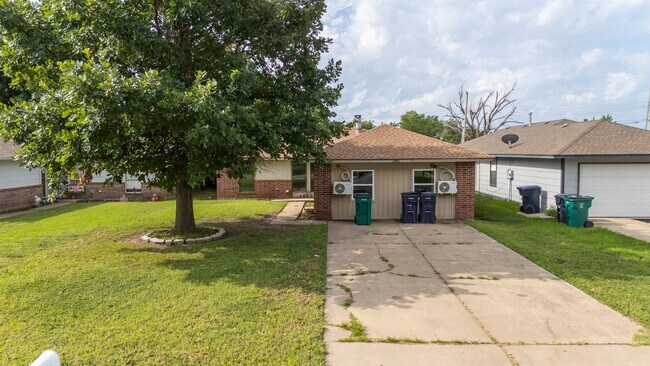 Building Photo - 5 Bed 2 Bath Beautiful Home!