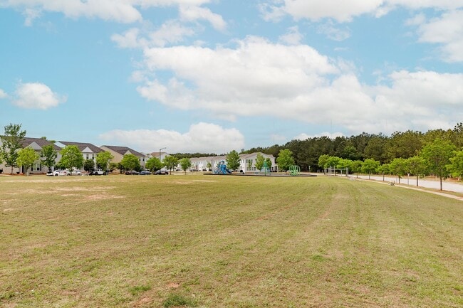 Foto del edificio - Spacious 3-Bed, 2.5-Bath Home in Lantern Walk