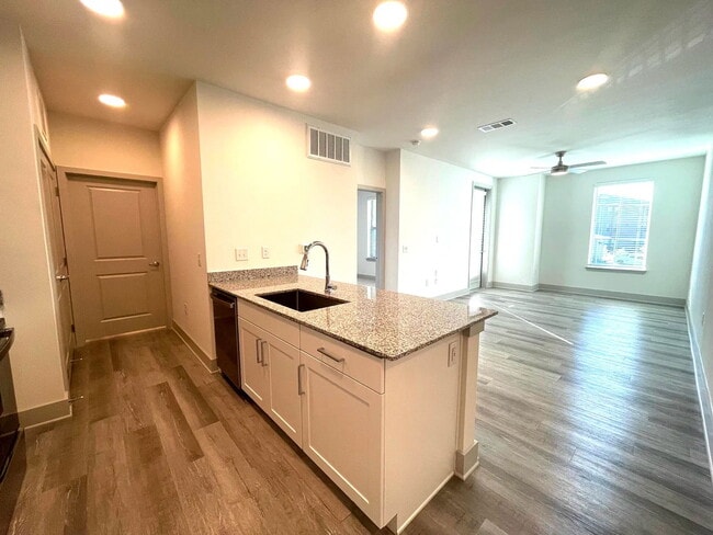 Foto del edificio - 8101 Blue Goose Rd