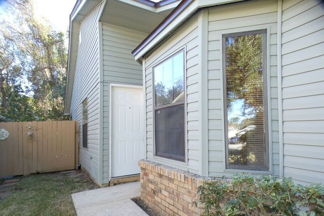 Foto del edificio - 6316 Langley Place Rd