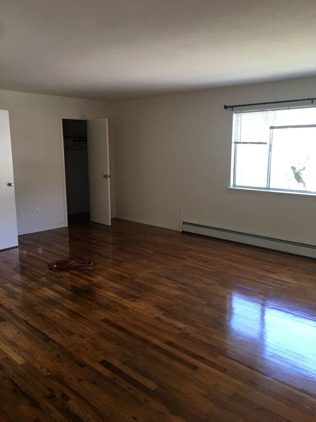 Building Photo - 52 Juniper Rd