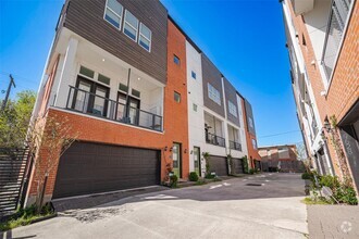 Building Photo - 9644 Riddlewood Ln