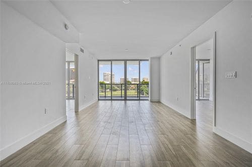 Building Photo - 9521 E Bay Harbor Dr