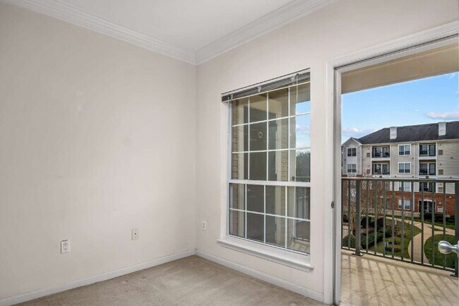 Foto del edificio - Modern Condo Living with Balcony and Great Location