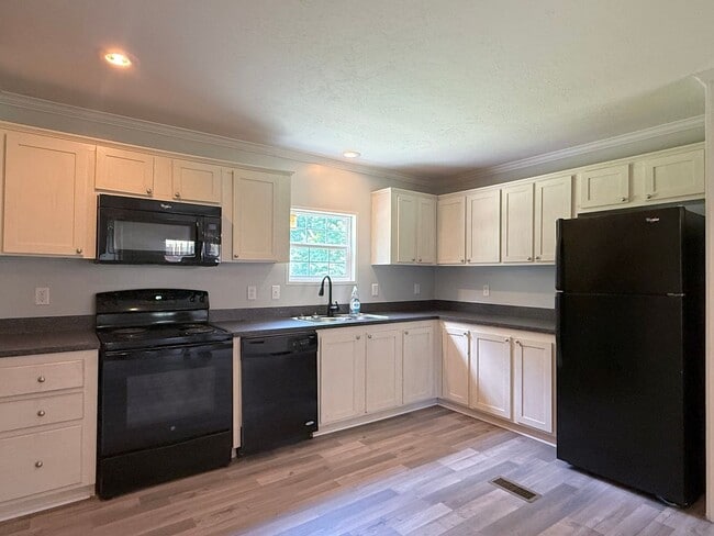 Building Photo - Charming 3 Bed, 2 Bath Mobile Home – Count...