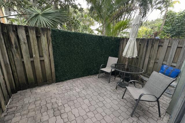 Building Photo - 809 W Oakland Park Blvd