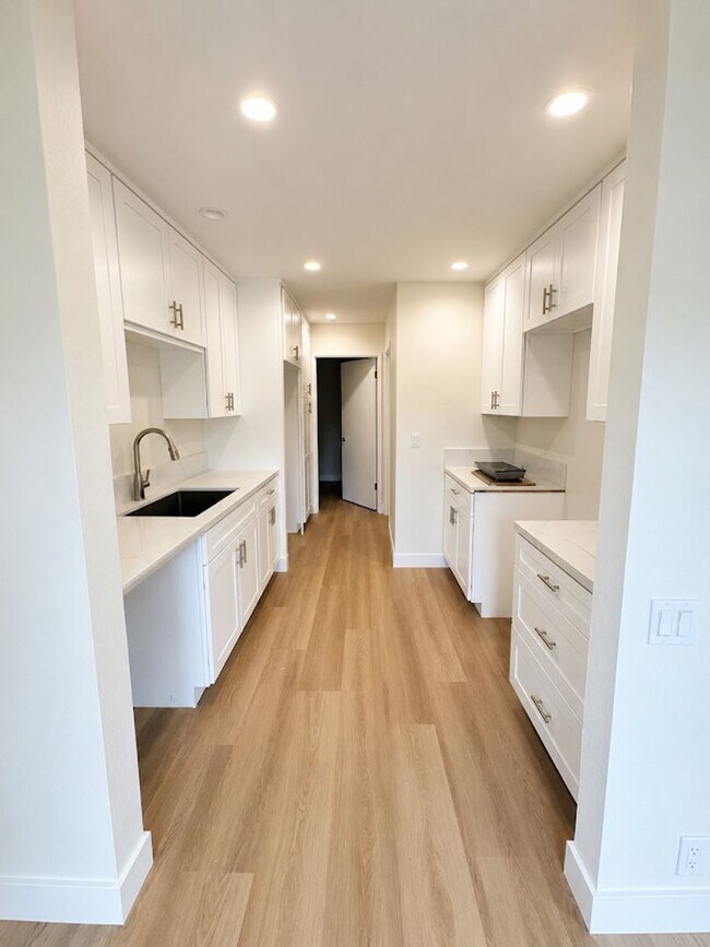 Foto del edificio - Beautifully Renovated 3BD/2BA Home in the Highly Desirable Pelican Way Community!