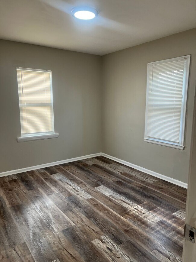 Building Photo - A newly remodeled single-family home offers 2 bedrooms and 1 bathroom!