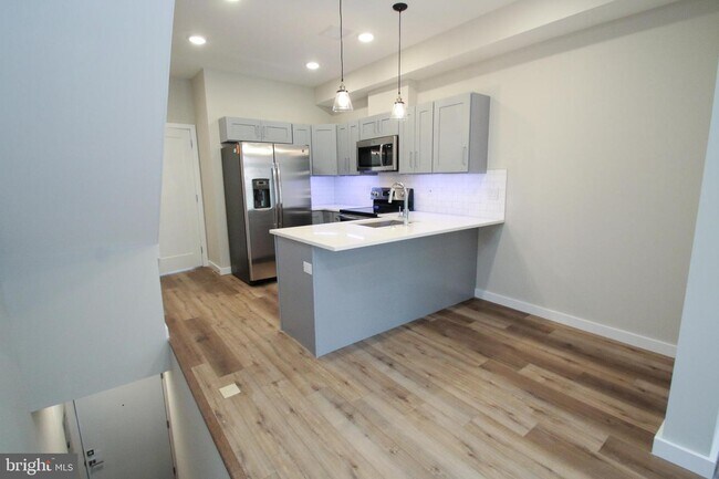 Building Photo - 1266 S 27th St