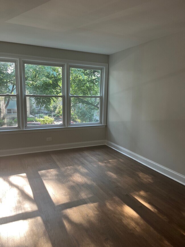 Foto del edificio - 8119 Knox Ave