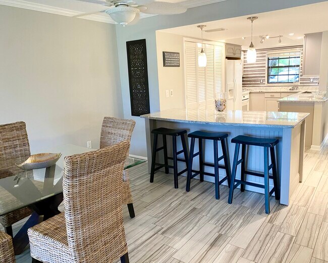 Building Photo - 150 Englewood Isles Pkwy