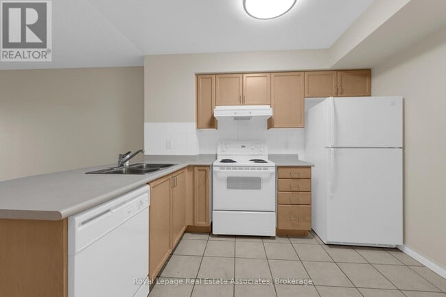 Building Photo - 25 Kingsbridge Garden Cir