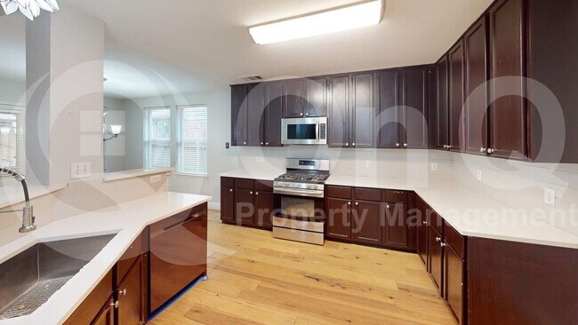 Foto del edificio - 2208 Lanshire Dr