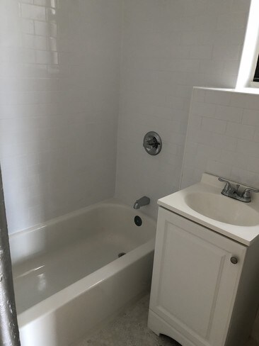 Building Photo - Amazing 1 Bedroom Apartment in Sunnyside