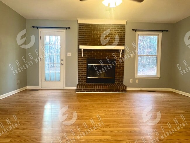 Foto del edificio - Exceptional value for a 3 Bedroom 2bath Fenced yard home close to Ft. Bragg